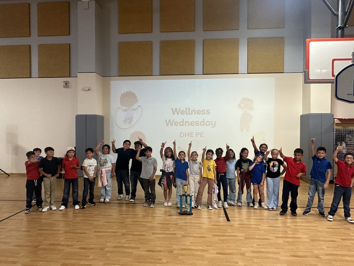 Awesome turnout for our first Wellness Wednesday of the year! ☀️🏃‍♂️🏃🏻‍♀️ #DHEBobcats