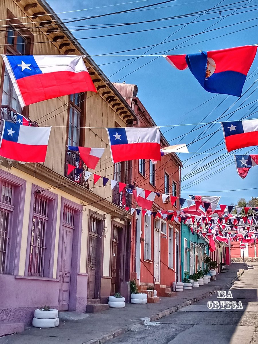 Cerro Barón de #Valparaiso 
Calle Nelson con Blanco Viel, Fotografía del 16 de septiembre 2025 por Isa Ortega. ❣️