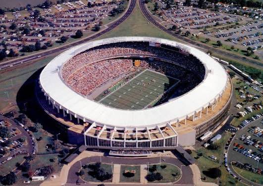 EricFlackTV's tweet image. 🚨BREAKING🚨

DC Council gives final approval 11-2 to new Washington Commanders Stadium on the old RFK site. After 3 decades the team is coming back to DC. Stadium scheduled to open for 2030-2031 season.

The team finally returns to its “spiritual home.”