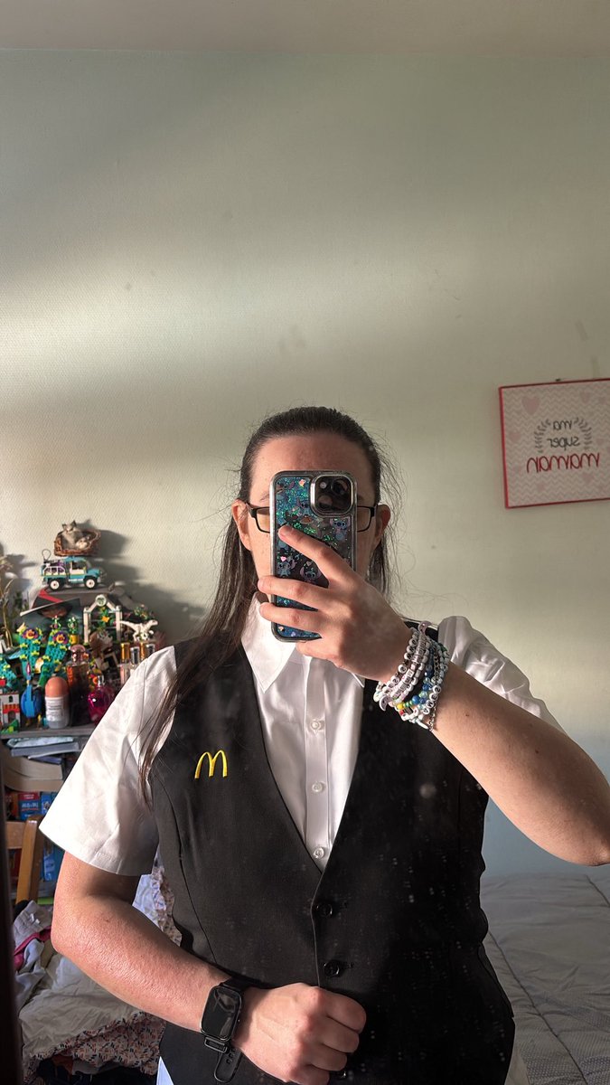 Maslover72's tweet image. Was thinking about this thing while I was working this morning 🤭

Post your favorite BTR member &amp;amp; your work (or study)🔥 I’m working as host at Mcdonald 

I’m just curious to know about those things. What kind of girls i have the most on here. James, Kendall, Carlos or Logan…