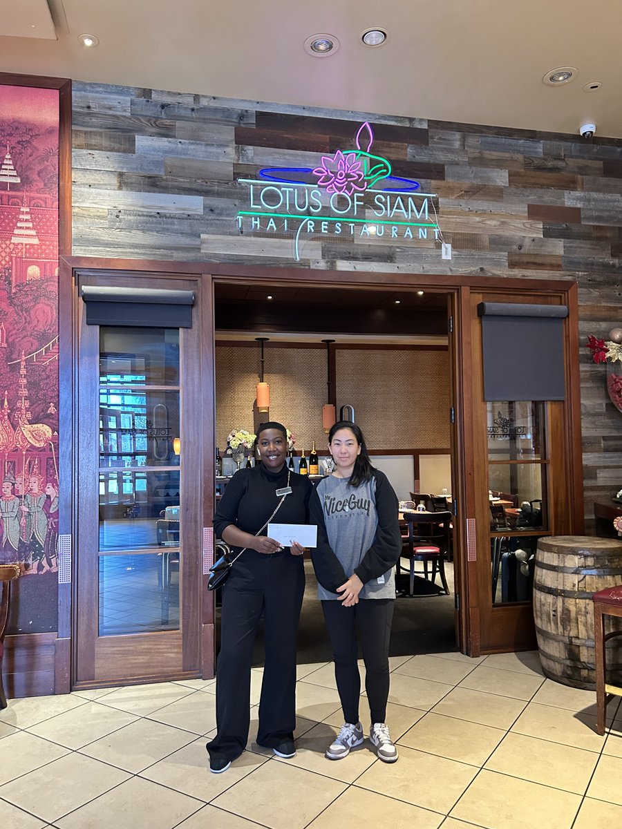 JayBee is busy collecting silent auction + mystery box items for #BestOfTheBadge!

Big thanks to:
🎢 <a href="/CowabungaVegas/">Cowabunga Vegas Waterparks</a>  – Family 4-pack
🍷 Wally's – Gourmet wine + specialty basket
🍽️ <a href="/LotusOfSiam/">Lotus of Siam</a> – $500 gift card
Want to donate? Visit: lvmpdfoundation.org/best-of-the-ba… 💙