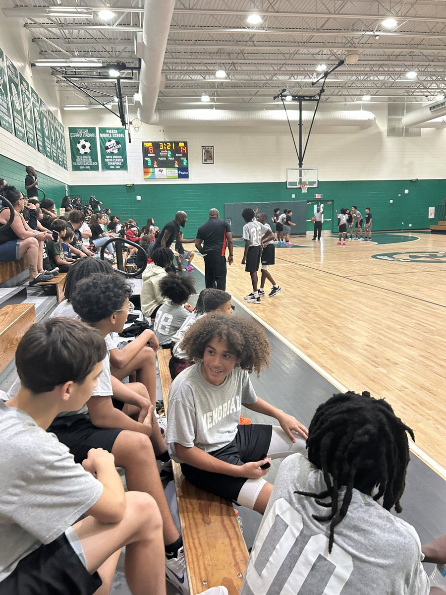 Memorial is up against Pierce. 🏀🏀🏀