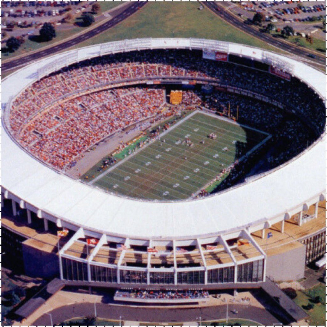 MySportsUpdate's tweet image. The #Commanders are officially returning to D.C. 

The D.C. City Council (@councilofdc) just approved a $3.8 billion project — including a 65,000-seat stadium on the old RFK site, targeted for 2030. The vote passed 11–2.