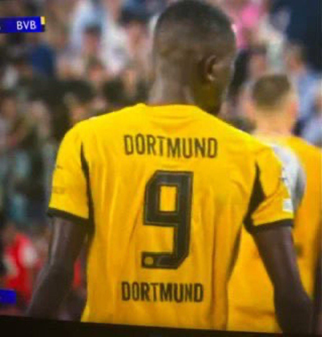 Gênio: Você tem 3 desejos 

Eu: Faça todas as palavras terem 8 letras

Gênioooo: Prontooo

Eeeeeuuu: Faaçaaaa todaasss aaasssss palavras teeremmm "mund" nnnooooo finaalll 

Gênmund: Pronmund

Eeuumund: Façamund todamund aaasmund palamund teremund “dort" nooomund comemund