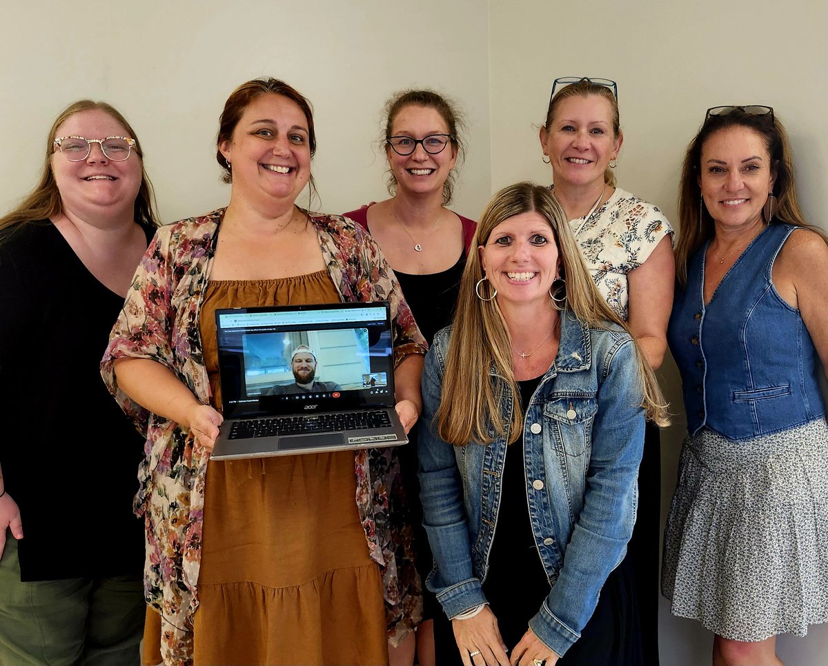 KidscareGCSD's tweet image. Introducing the 2025-2026 KidsCare Coach/Mentors! We just had our first meeting of the year and we are ready to make some magic happen together @GreeceCentral! 💙💚💙 #wildlyimportantgoals #kidscareproud