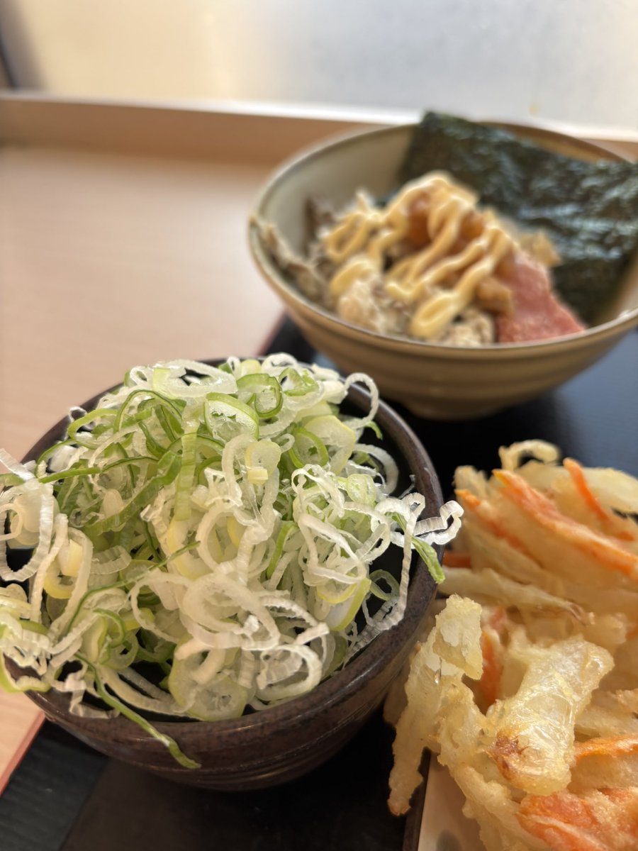 waka2000's tweet photo. ゆで太郎　焼き鯖朝定食
かき揚げはクーポンで。
iOSを26に上げた。ちょっと画質がよくなった気がする。 https://t.co/XJK4CrsXno