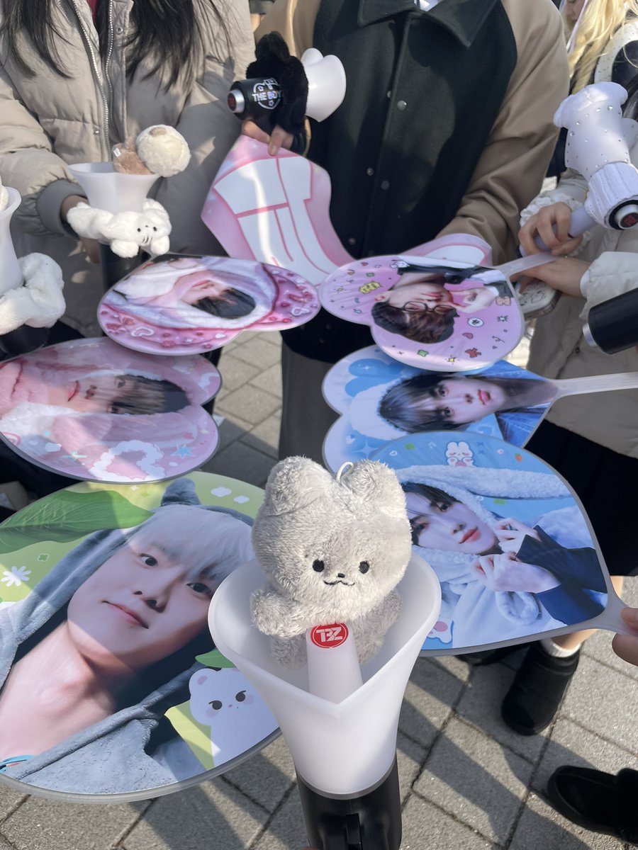ne_co0115's tweet photo. #확성기는_더보이즈_8년의추억
누가 따라해도
#확성기들고싶으면샾더비구함
영원한 더보이즈 확성기다
#QWER_카피말고_입장문부터 https://t.co/CdDOMlXWFb