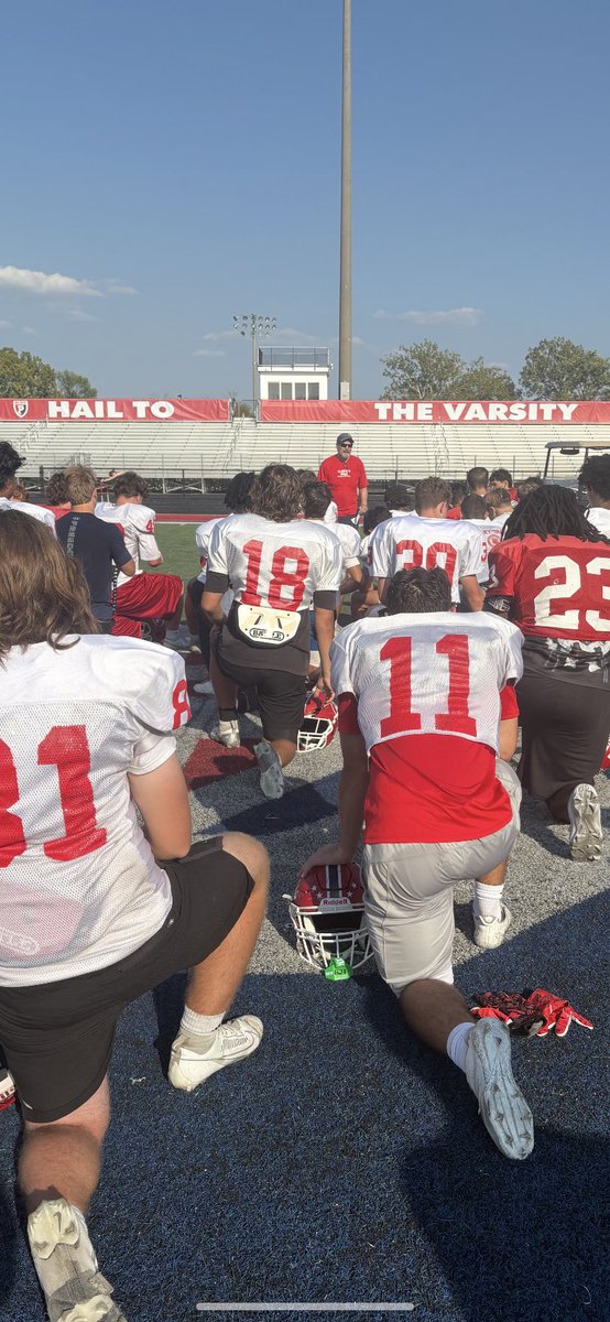 Coach_TyBless's tweet image. We were honored to have Hall of Fame Coach, Chuck Schwanekamp speak to the TEAM today after practice! We will be honoring his 2000 State Runner-Up TEAM on Friday for their 25th Anniversary!
Thank you, Coach!
TLC • HARD