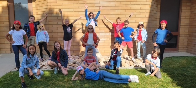HighlandElemen5's tweet photo. Happy Constitution Day from Miss Louw's Class. https://t.co/RjdW1f7Pgv