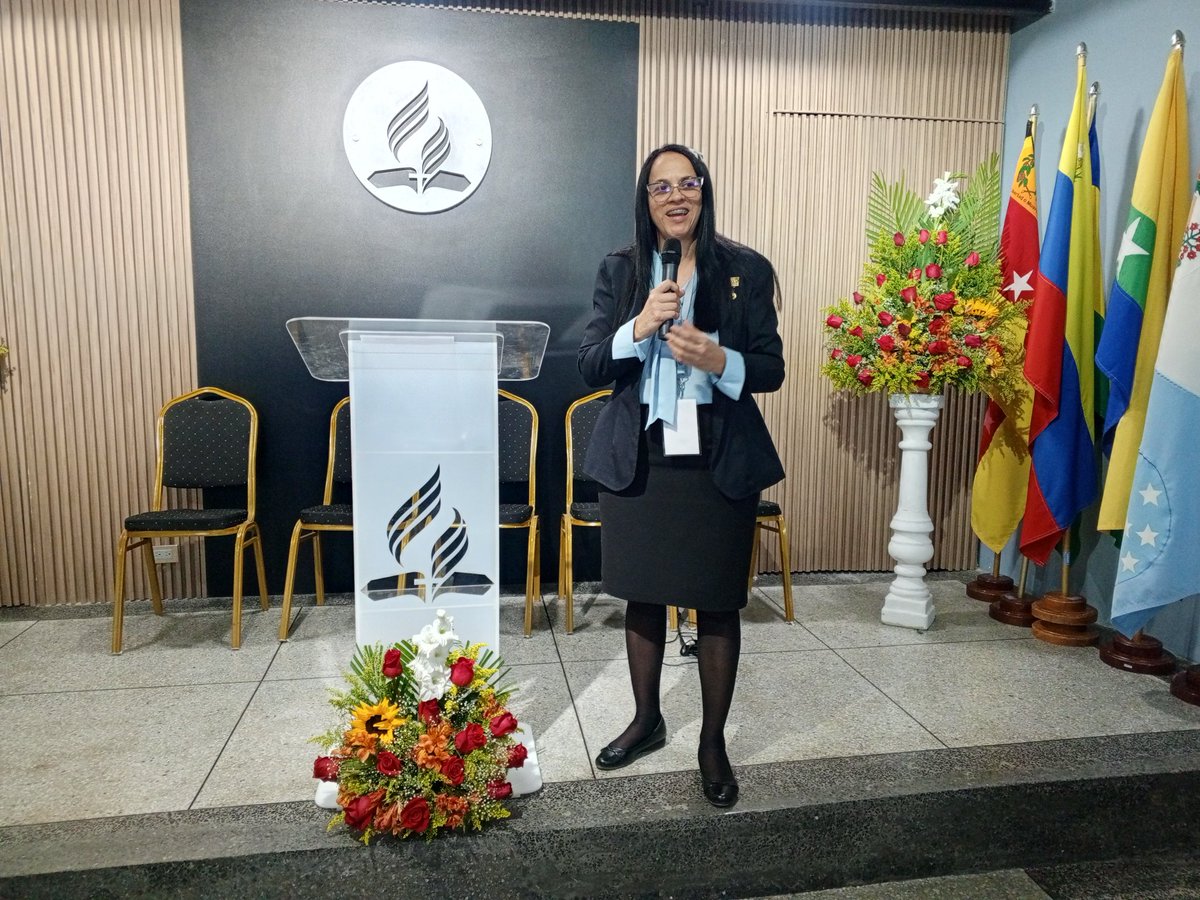 La Hna. Anaximandra de Rubio, Departamental del Ministerio de la Mujer de MIVENOR, presentó su informe durante la tarde.

Resaltó que 735 mujeres fueron abrazadas por la iniciativa Rescatadas.

Y mencionó que 295 mujeres asistieron al congreso MM de MIVENOR.

#PasiónMIVENOR