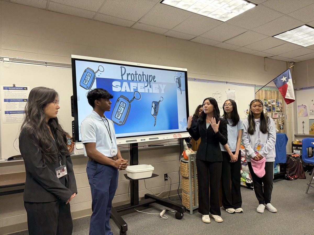 Courtney Muceus tweet media