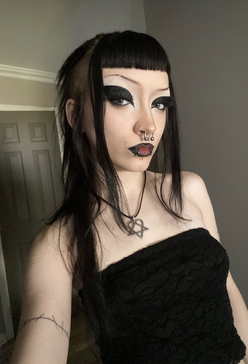 𝖘𝖊𝖛𝖊𝖗𝖞𝖓 tweet media