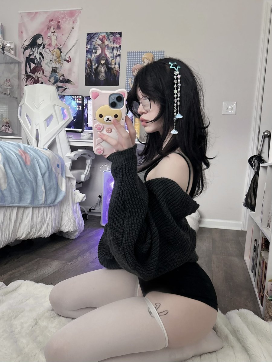 anabelle's tweet image. blep