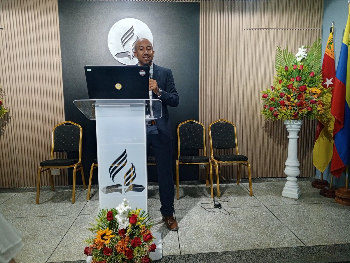 Después, el Lcdo. Alsite Granado, Tesorero de MIVENOR, presentó el informe de Mayordomía.

Apuntó que el 70.6% de la feligresía activa son diezmantes y que el 56.7% son fieles en las ofrendas.

Y mencionó que el porcentaje de dadivosidad del campo está en un 53%.

#PasiónMIVENOR