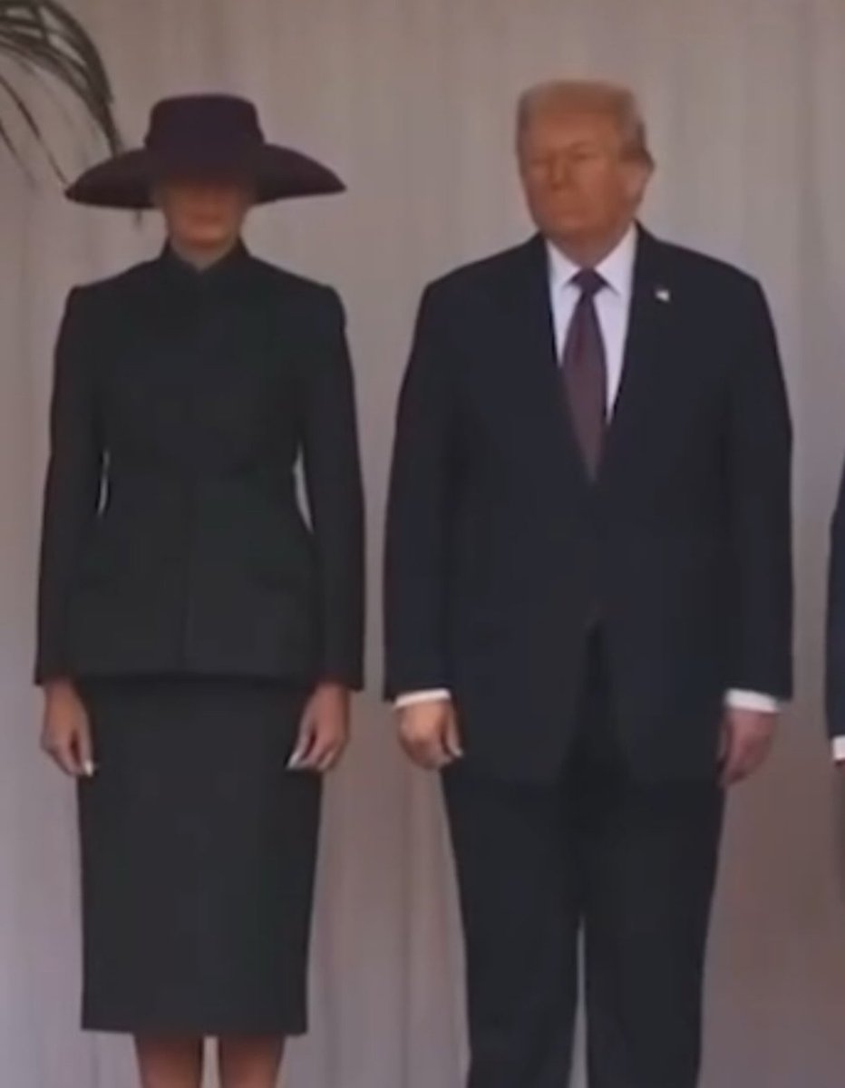 “Wär ich ein Möbelstück, dann wär ich eine Lampe aus den Siebzigern” 🎶🎹🎼🎸