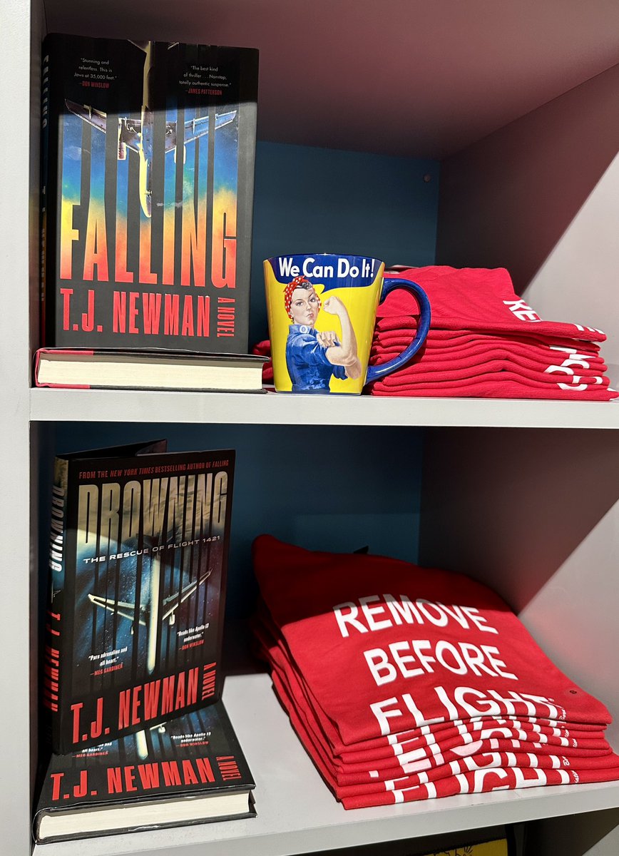 It was great to see books by <a href="/T_J_Newman/">TJ Newman (Available NOW: WORST CASE SCENARIO)</a>  at @planewear at <a href="/flySEA/">Seattle-Tacoma Intl. Airport</a> !