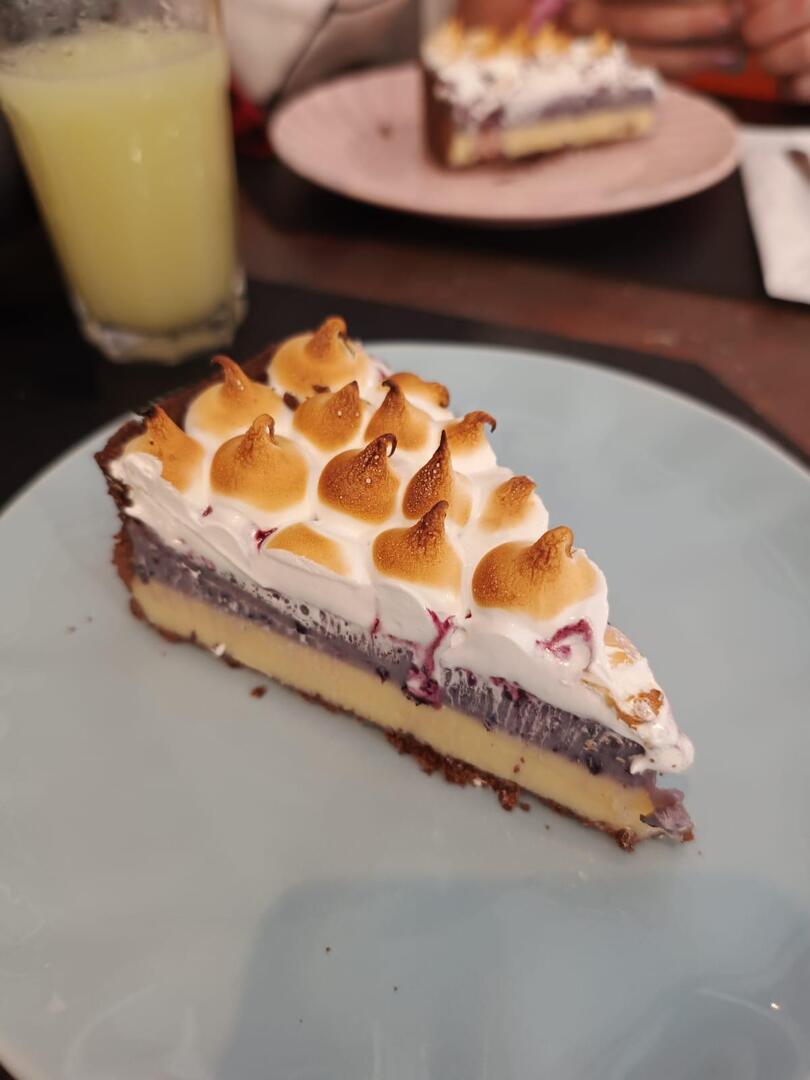 homevsfastfood's tweet photo. [I ate] Blueberry pie with white chocolate and meringue topping
👉 https://t.co/J4kfnLdrNE
#BlueberryPie #WhiteChocolate #MeringueTopping #DessertLovers #FoodieDelight #homecooking #food #recipes #foodpic #foodie #foodlover #cooking #hungry #goodfood #homecookingvsfastfood https://t.co/TKsbm8DLwC