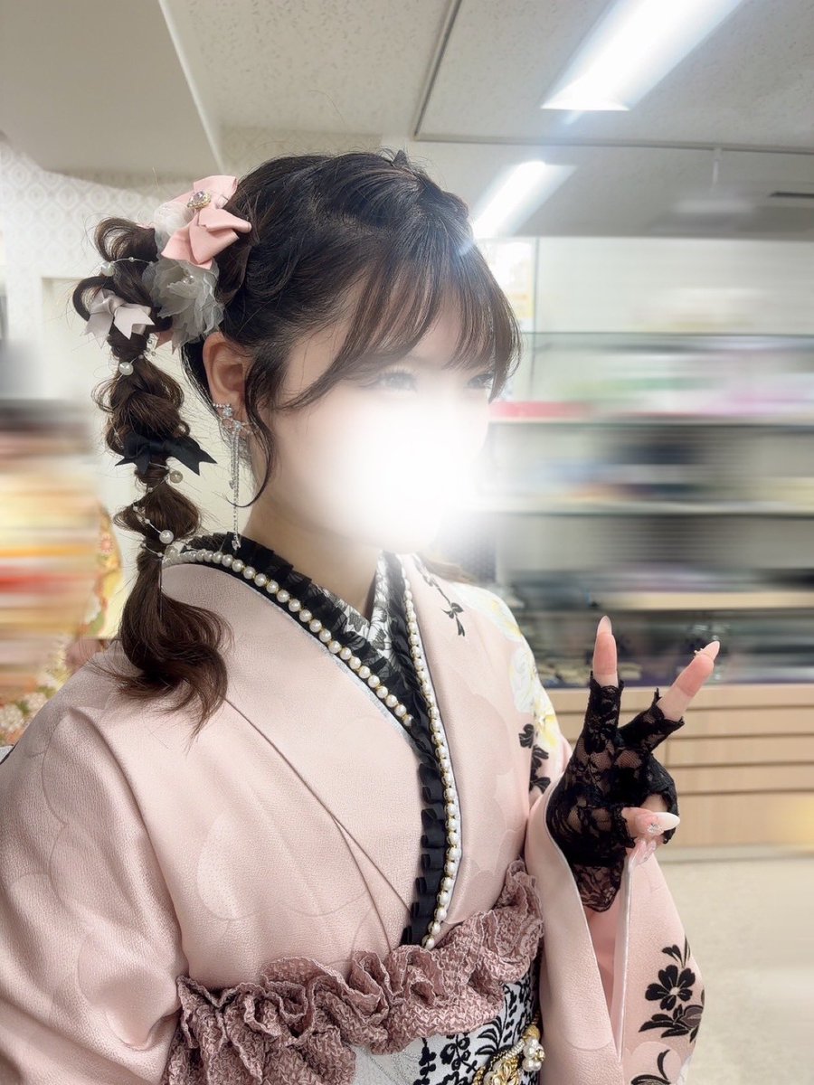 aikadayo_918's tweet photo. 小学生の頃から仲良くしてくれてるイルミィさんとかもいるし自慢⬅️？
しちゃうんだけど、今日で二十歳になりました🐰💖 https://t.co/3AoM2YZzfZ