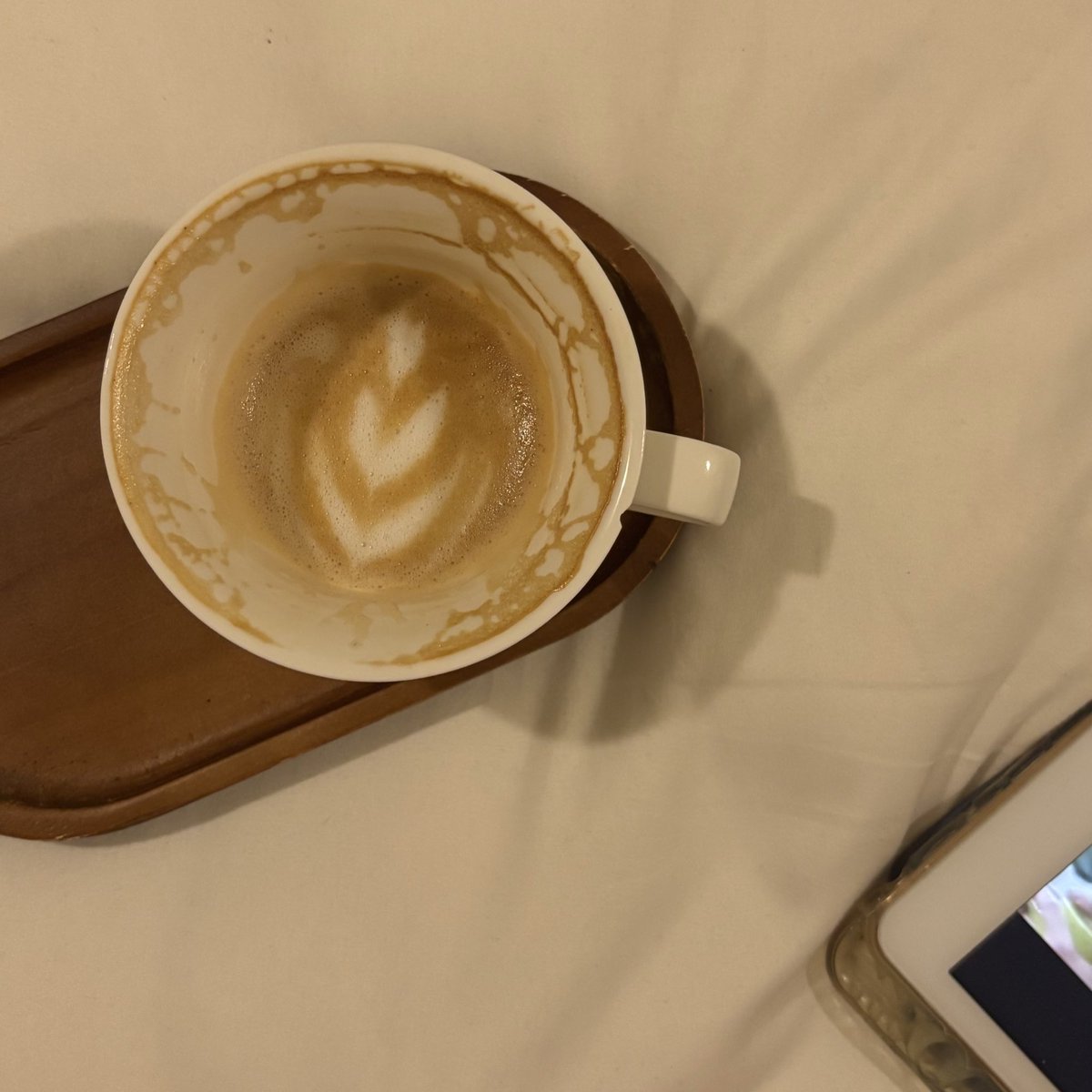 il5_il's tweet photo. أسوي قهوتي وسط البيت بين 
ضحكات الأهل وأيقنت إن ضجيج
 العائله هو - هدوء القلب -❣️ https://t.co/eDB37dIlk3