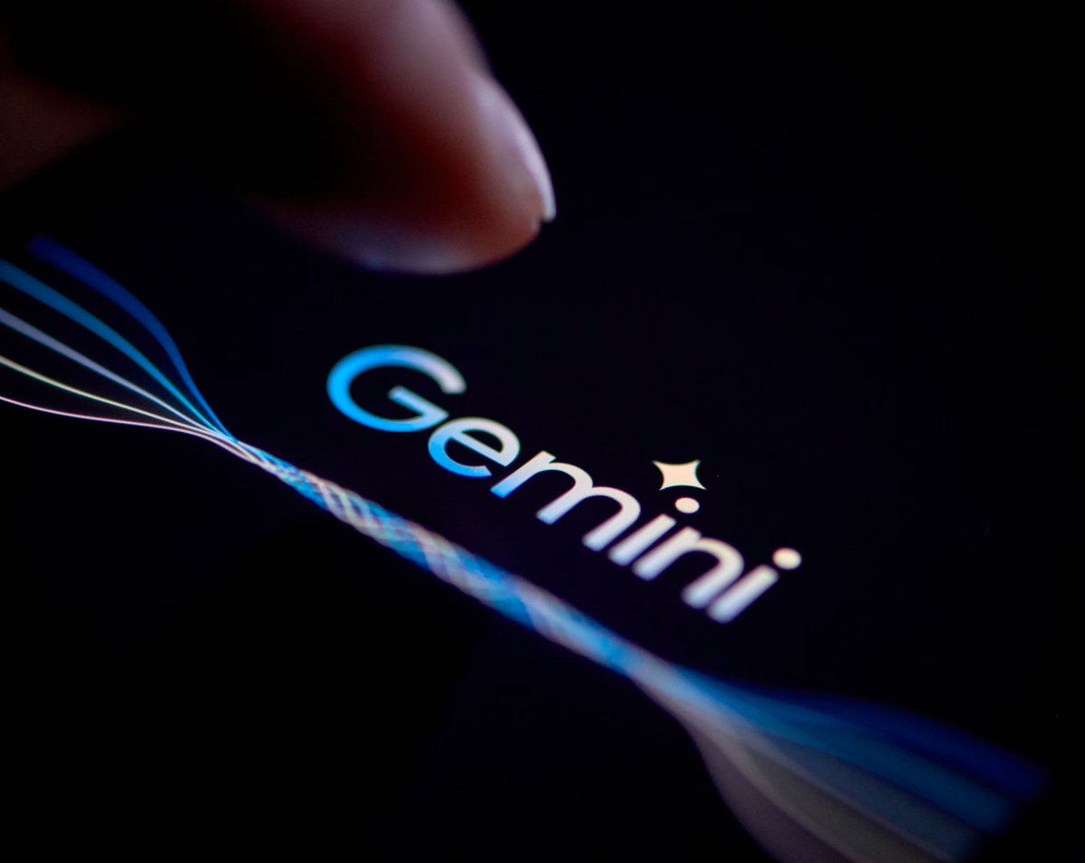 구글 딥마인드의 Gemini 2.5 AI 모델 버전이 인간 프로그래머들이 해결하지 못했던 복잡한 실제 문제를 해결하여 국제 프로그래밍 대회에서 AI 모델 최초로 금메달을 획득.

이 사건은 1997년 딥 블루가 게리 카스파로프를 체스에서 이기고, 2016년 AI가 인간 바둑 챔피언 이세돌을 이긴 것에 비견되는