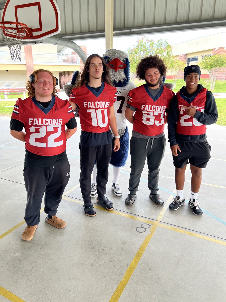 Fivay Falcons Football players showed their teaching abilities at Schrader Elementary. Not just football players but young mentors. Had fun today. 
“One Team-One Unit”
