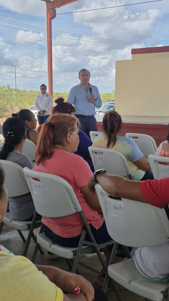 SergioOjedaMX's tweet photo. Estamos dando puntual seguimiento a las solicitudes que recibimos por parte de la Primaria Álvaro Obregón, en la colonia Primavera 📚🙌🏻.

Conversamos con madres y padres de familia comprometidos con el futuro de sus hijas e hijos 🌟👨‍👩‍👧‍👦.

#ChekoOjeda #Educación #Tamaulipas https://t.co/HFBvNiY3w1