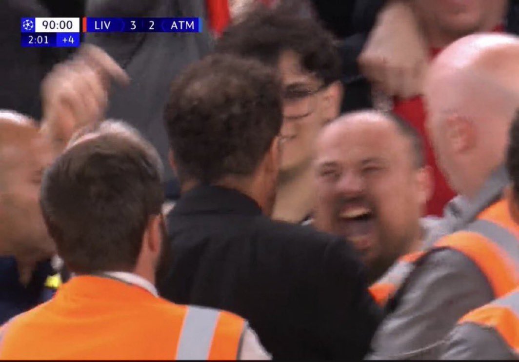 Just got home... turned to the lad next to me at 2-2 and said "Well get one last minute and watch Simeone get arrested"... close enough.

Up the piss boiling Red Da's