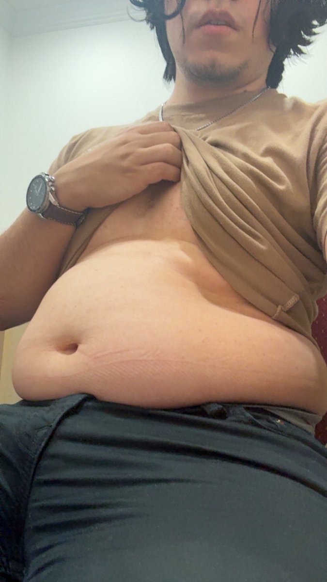 Can you tell I overdid it again today? 😩

#stuffedbelly #bellystuffing #feederism #feedism #bellykink