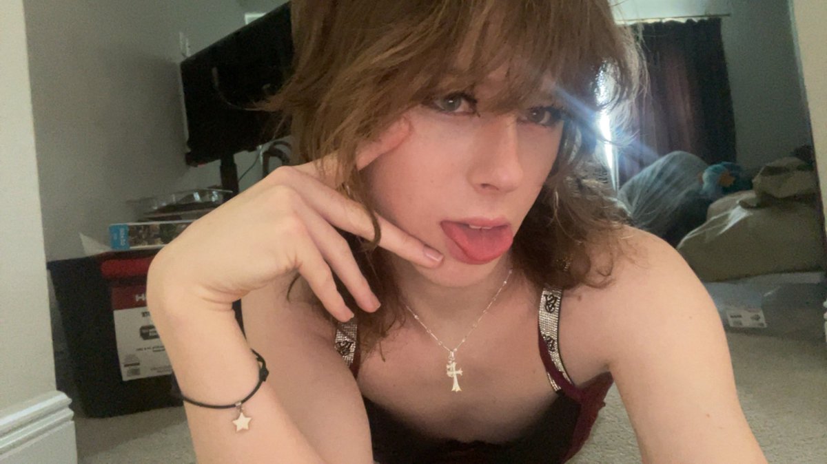 weirdrandomguy5's tweet image. how are you guys :) #femboy #crossdresser