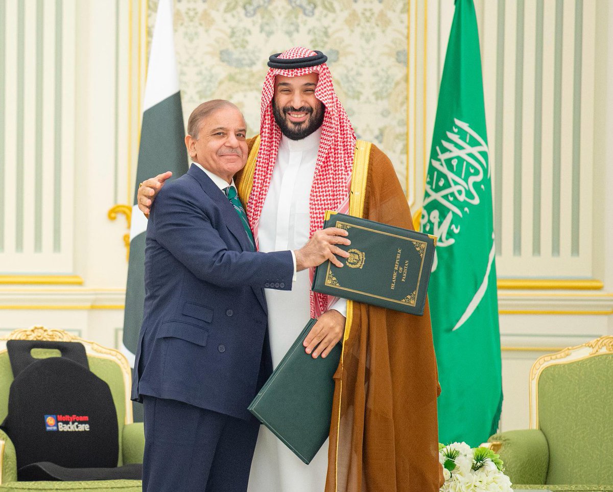 SAUDI ARABIA and Pakistan..
One front against any aggressor..
Always and forever.🇸🇦🇵🇰

⭕️ عاجل ورسميًا:

تم توقيع اتفاقية: (الاعتداء على اي من البلدين هو اعتداءٌ عليهما جميعًا) بين المملكة العربية السعودية وجمهورية باكستان الاسلامية .
