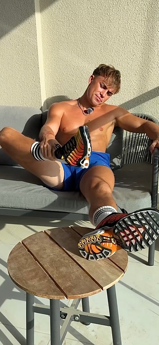 masterchad17's tweet image. These soles could sure use a spit shine. Volunteer&apos;s?