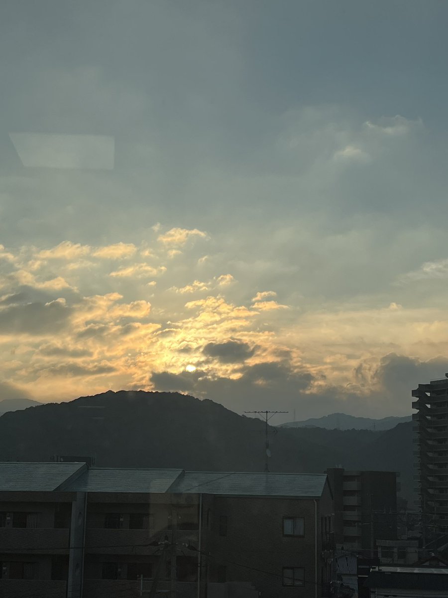 【手術33日目】本日退院。
首は、まだ回らない状態と右手の指先がまだグーパーができない状態ですが，これでまずは一区切り。あとは自宅リハで。
今まで皆様ありがとうございました。あとは，ホームから皆様引き続きよろしくお願いします。🙇‍♂️

＃頚椎症性脊髄症
＃椎弓形成術