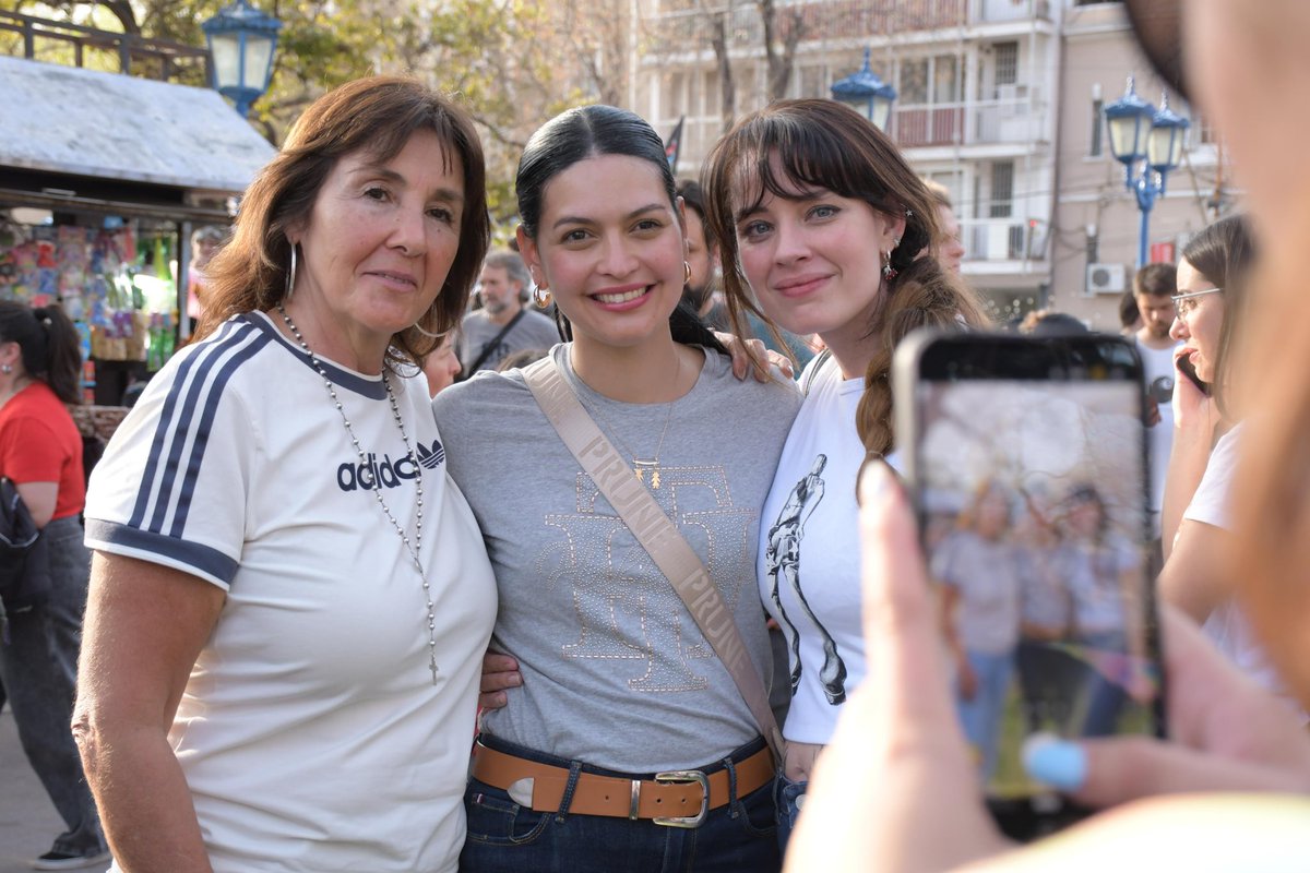 MFlorDestefanis's tweet photo. Abril de 2024, setiembre de 2024, setiembre de 2025. Siempre acompañando y bancando la lucha de miles de jóvenes y docentes que ven en la universidad pública la movilidad académica y social ascendente. 

De este lado me encontrarán siempre ❤️ https://t.co/TxSWNDnXYE