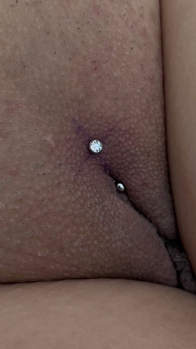 piercingbynano's tweet photo. ✖Christina hecho en el bello estudio de mi amiga @meribodypiercer 
Buscas un nuevo piercing o actualizar los tuyos por joyeria de titanio grado implante? Me podes encontrar en @macizo. std✖
◌
◌ 
◌
◌ 
#tigre #bodypiercing #rosario  #christinapiercing #titaniumbodyjewelry https://t.co/onDlJ9qf3L