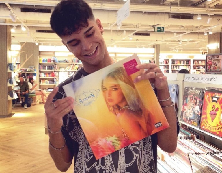 lemonadebyhugo's tweet image. posing with AOTY  #addisonrae