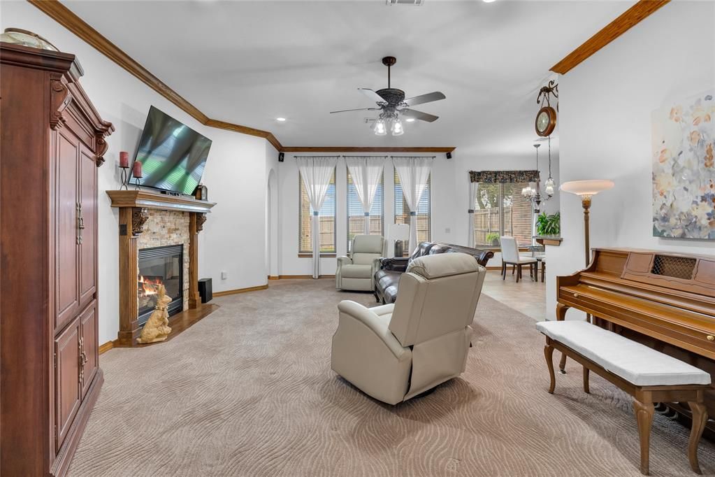 WyattPoindexter's tweet image. 1116 River Birch Dr | Yukon, OK
Chef’s kitchen w/ 5-burner gas cooktop, 2 pantries, &amp;amp; custom cabinetry. 3-bed, 2-bath w/ 2,270 sq ft + elegant woodwork.
Listed by Ryan Hukill – The Agency Oklahoma
1116RiverBirchDrive.com
#1116RiverBirchDrive #ChefKitchen