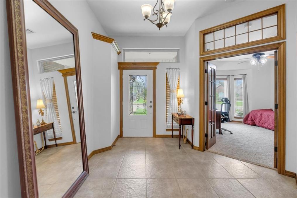 WyattPoindexter's tweet image. 1116 River Birch Dr | Yukon, OK
Chef’s kitchen w/ 5-burner gas cooktop, 2 pantries, &amp;amp; custom cabinetry. 3-bed, 2-bath w/ 2,270 sq ft + elegant woodwork.
Listed by Ryan Hukill – The Agency Oklahoma
1116RiverBirchDrive.com
#1116RiverBirchDrive #ChefKitchen