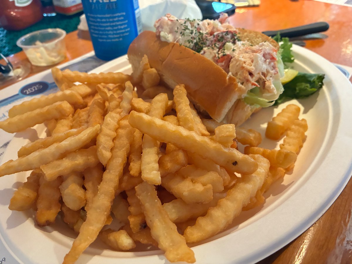 CapeCodBars's tweet image. The Chip in #Dennisport still open for another couple weeks but call for hours!
Great drinks, wings, chowder &amp;amp; seafood. 
#SecondSummer #CapeCod