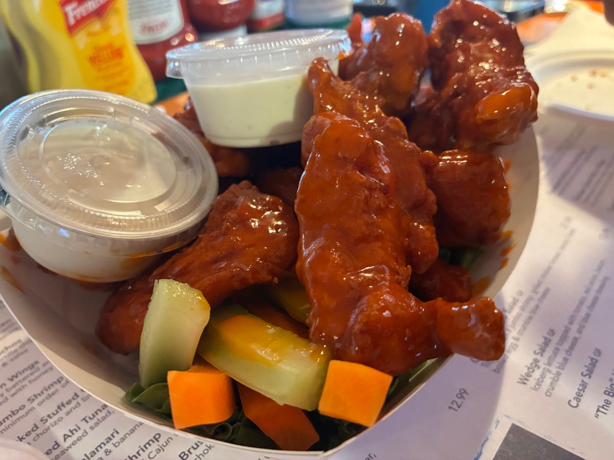 CapeCodBars's tweet image. The Chip in #Dennisport still open for another couple weeks but call for hours!
Great drinks, wings, chowder &amp;amp; seafood. 
#SecondSummer #CapeCod