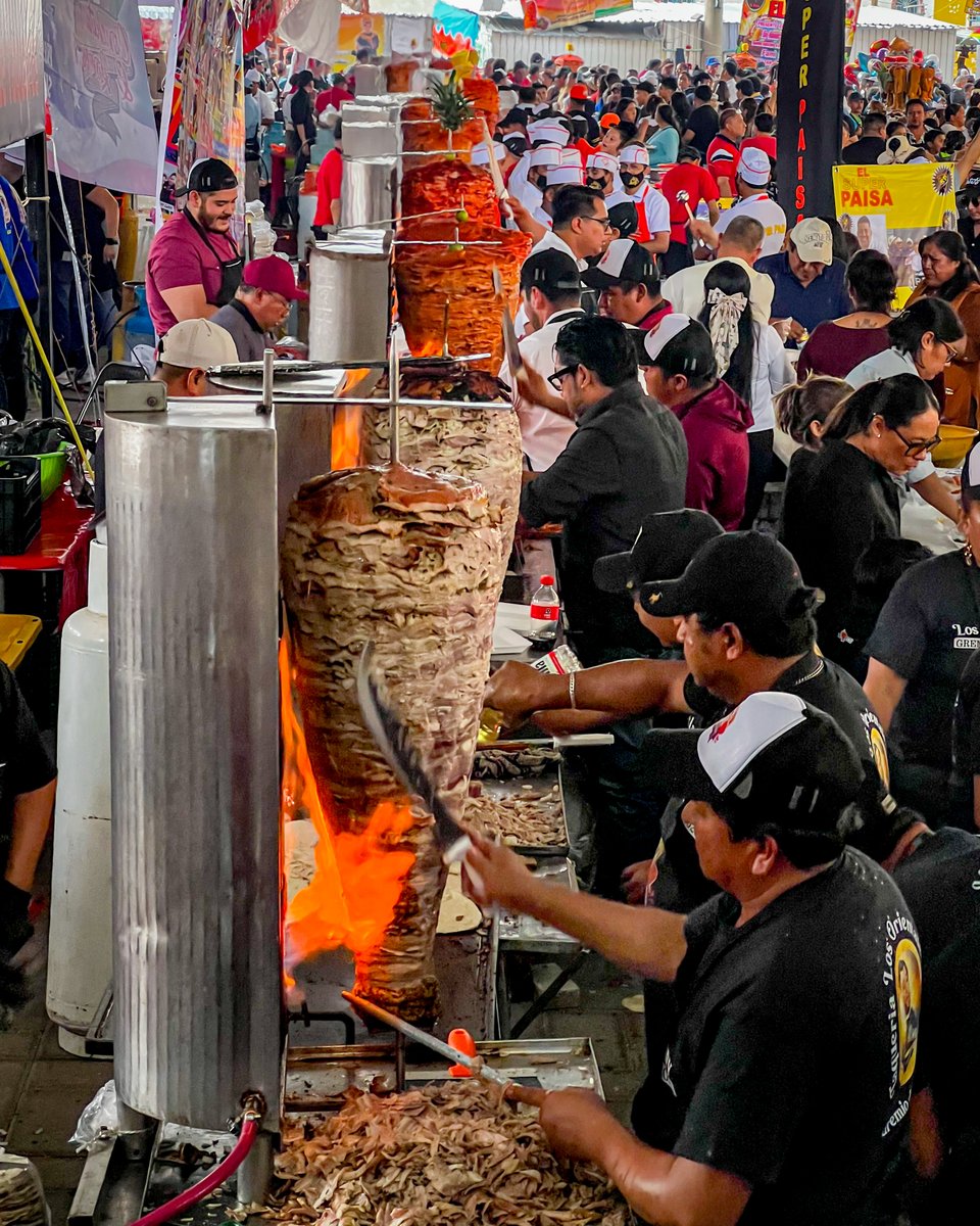 El sueño de todo garnachero se volvió realidad: tacos de pastor infinitos. 😍🌮🌮🌮

Nuevo video aquí ⬇⬇⬇
youtube.com/watch?v=106edq…