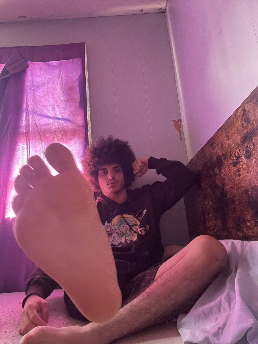 Come worship a true alpha king yu pathetic pigs 💵💵#soles #feet #customs #drained #meets