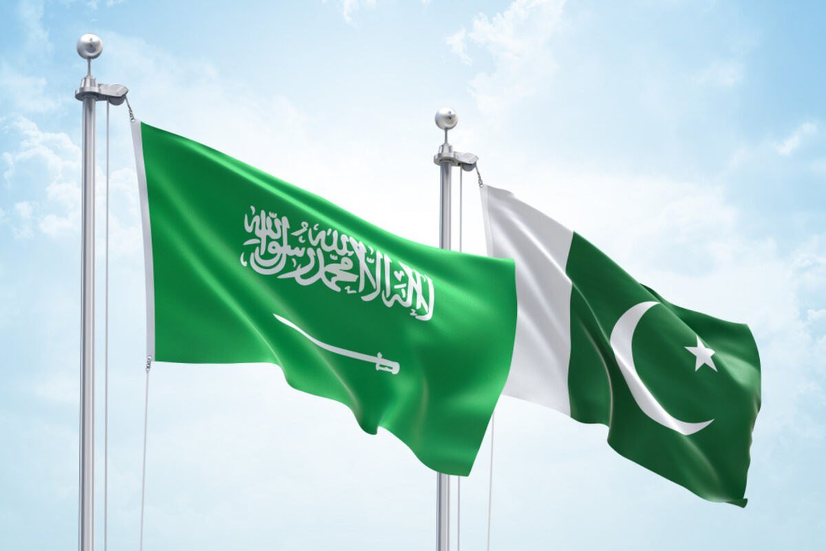 🇸🇦🇵🇰 BREAKING: Pakistan and Saudi Arabia will collaborate on R&amp;D of military aircraft (manned &amp; unmanned) and jointly produce missiles, drones, fighter jets, and armored vehicles under today’s mutual defense agreement.