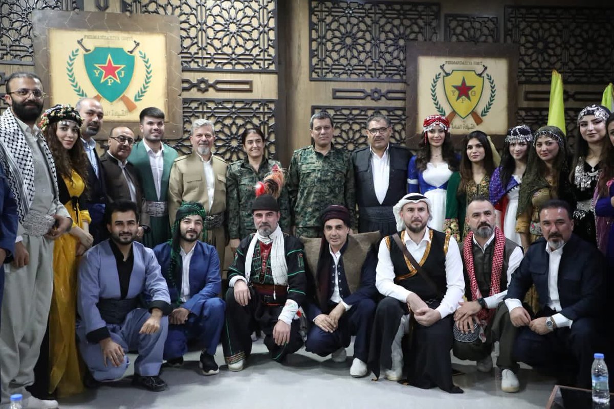Judy20255's tweet image. Rojava destpêka yekîtî û rizgariya Kurdistanê ye

Em yek in, ne çar in

#Rojhelat #Rojava #Başur #Bakur 
#Kurdistan