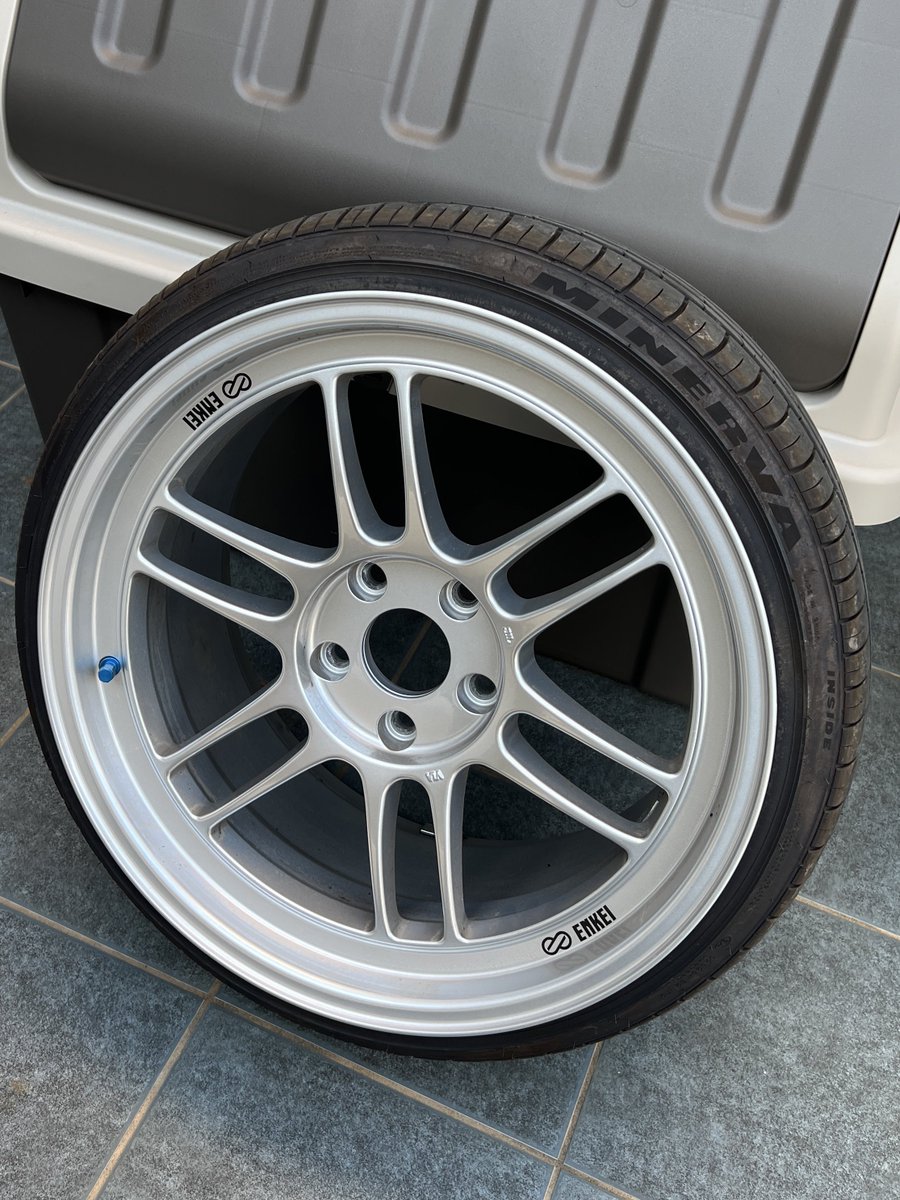 zn6_ryu's tweet photo. #ホイール売ります

・ENKEI RPF1 18×9.5J +38 5/114.3
・MINERVA 215/35-18
・使用に伴う多少の小傷あり

相場分からないのでとりあえず4本12万で！
都内であれば手渡し可能です！

PCD変換100▶︎114.3もありますので、詳細希望の方はDMお願いします。
タイヤはおまけ程度でお願いします！
 #RPF1 https://t.co/rWhX9JnFrd