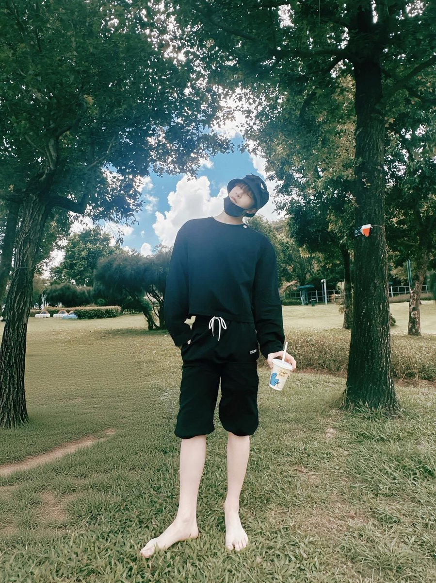 With you, hand in hand, let love lead the way, always~ 🫶🏻

More photos🔗: instagram.com/p/DOs-64MEhEr/

#盧瀚霆 #AnsonLo #AnsonLo盧瀚霆 #教主 #跳唱教主 #mirrorweare #cantopop #HongKong