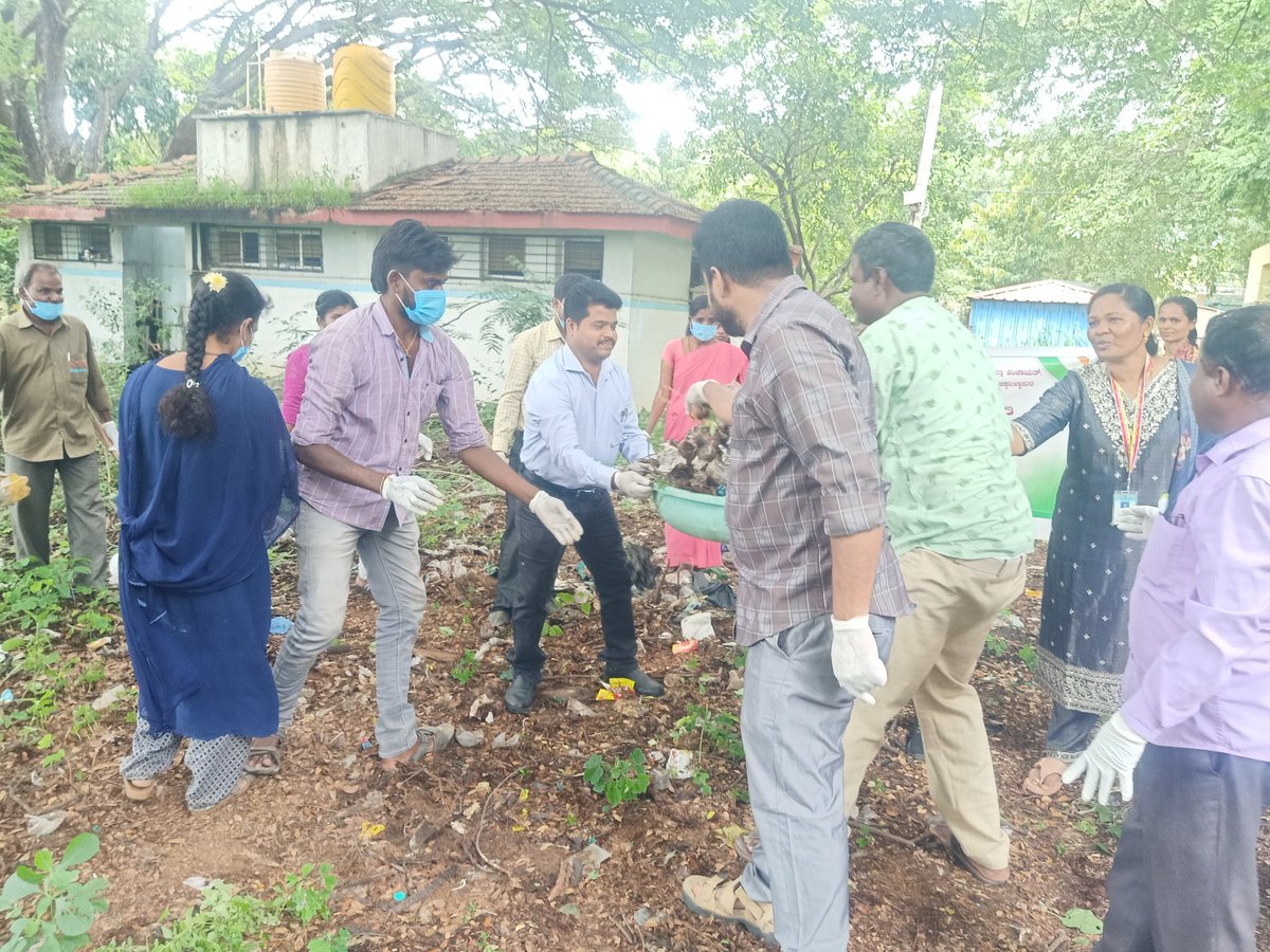 ZP_Chikballapur's tweet photo. ಚಿಕ್ಕಬಳ್ಳಾಪುರ ಜಿಲ್ಲೆ ಗೌರಿಬಿದನೂರು ತಾಲ್ಲೂಕಿನ ಐತಿಹಾಸಿಕ ಸ್ಥಳ ವಿದುರಾಶ್ವತ್ಥದಲ್ಲಿ  ಸ್ವಚ್ಛತಾ ಹೀ ಸೇವಾ - ಸ್ವಚ್ಛತೆಯೇ ಸೇವೆ 2025 ರ ಬೃಹತ್ ಸ್ವಚ್ಛತಾ ಆಂದೋಲನಕ್ಕೆ ಮಾನ್ಯ ಉಪ ಕಾರ್ಯದರ್ಶಿಗಳು ಜಿಲ್ಲಾ ಪಂಚಾಯತ್, ಚಿಕ್ಕಬಳ್ಳಾಪುರ ರವರು ಚಾಲನೆ ನೀಡಿದರು.
@ChikkballapurZP @drmcsudhakar @CMofKarnataka @DoWRRDGR_MoJS https://t.co/flzhjiqlYb