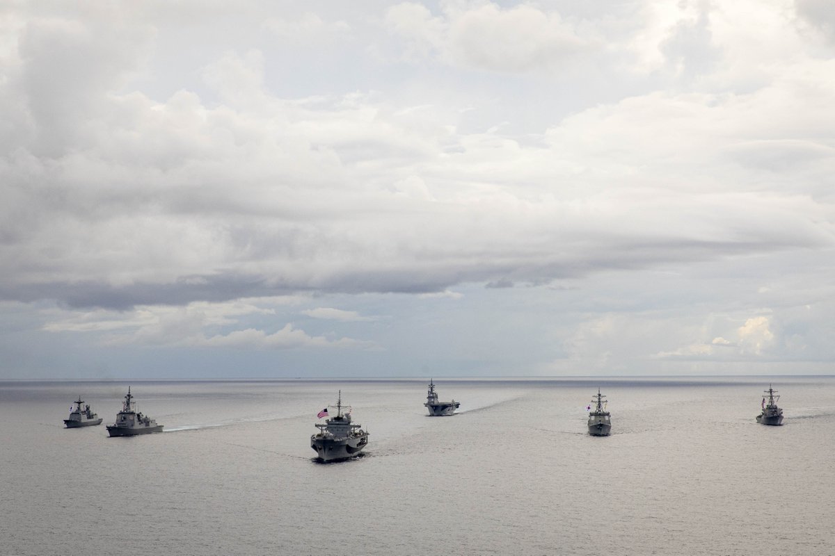 US7thFleet's tweet image. 🇯🇵🇰🇷🇺🇸 Trilateral maritime strength!
Japan Maritime Self-Defense Force, Republic of Korea Navy, and U.S. Navy ships sail in formation during exercise Freedom Edge 25, Sept. 16.
📸 by MC1 Charles Oki & courtesy image
#USNavy | #AlliesAndPartners | #FreedomEdge25