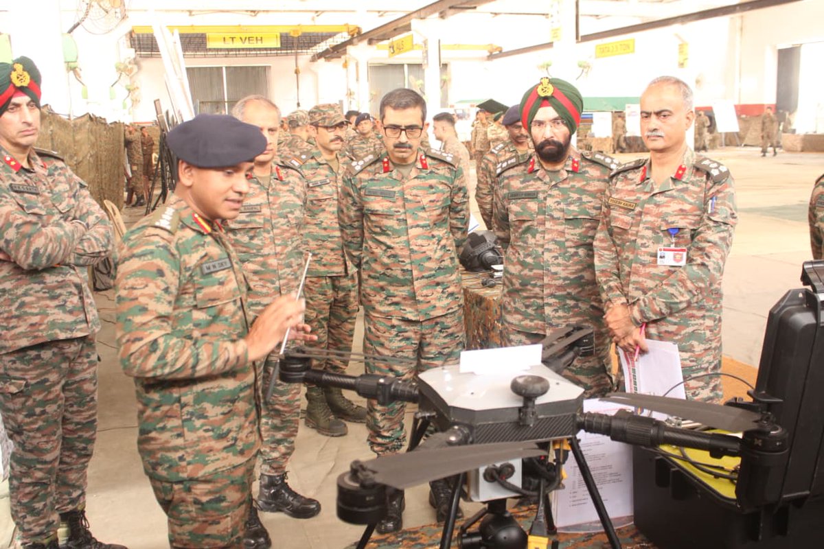 westerncomd_IA's tweet image. #OnPathToTransformation 

Creativity and innovation were at full display during interaction organised at Ambala Cantt.
 Prototypes of indigenous solutions to evolving battlefield challenges &amp;amp; to improve operational efficiency were evaluated for their efficacy.

#KhargaCorps…