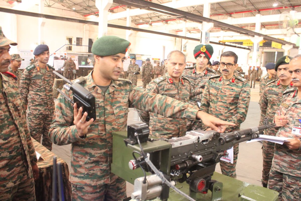 westerncomd_IA's tweet image. #OnPathToTransformation 

Creativity and innovation were at full display during interaction organised at Ambala Cantt.
 Prototypes of indigenous solutions to evolving battlefield challenges &amp;amp; to improve operational efficiency were evaluated for their efficacy.

#KhargaCorps…