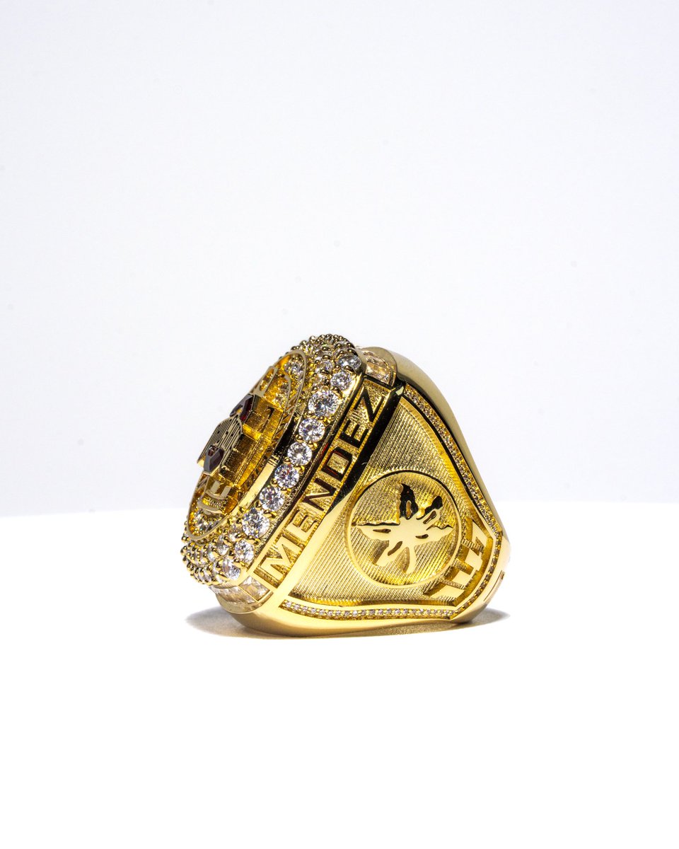 wrestlingbucks's tweet image. New bling for the 𝙗𝙖𝙙𝙙𝙚𝙨𝙩 𝙢𝙖𝙣 𝙖𝙡𝙞𝙫𝙚 😤💍

#GoBucks | @PhenoMendez